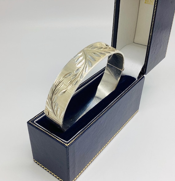 Solid Silver Bangle Hinged Fully Hallmarked 1976 1/2 Etched Weight 29 grams Bridal Wedding Vintage Jewellery Bracelon ltd