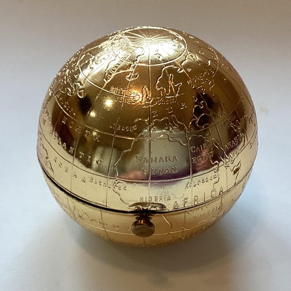 Pygmalion Atlas Globe Compact Early Superior Inner Lid Puff Sifter 1950s Excellent Condition