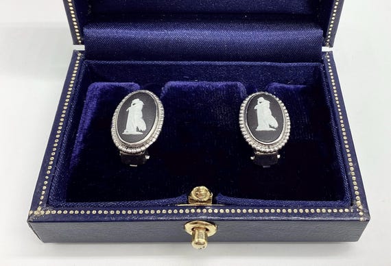 Wedgwood Black Jasperware Earrings Vintage 1970s Clip On Silver Earrings Andromache Greek Sophisticated Stylish