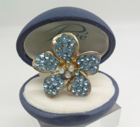 Large Sparkling Sky Blue Crystal Flower Ring Vintage 1980's Jewellery UK P