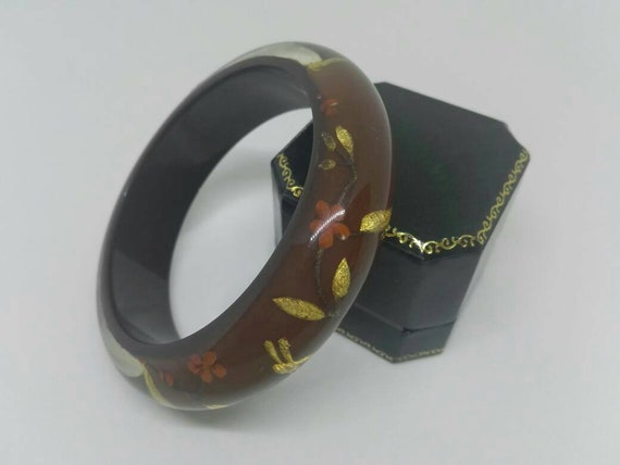 Super Sixties Lucite Bangle Reverse Style Decoration Gold Birds and Leaves Pretty Peach Flowers.