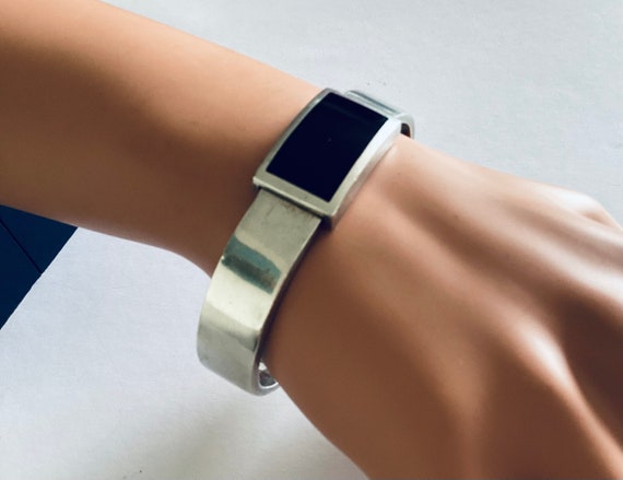 Solid Silver Hinged Bangle: Polished Onyx Inlay, … - image 4