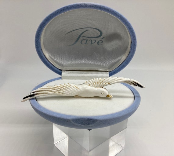 Large Seagull in Flight Brooch Vintage Art Deco Early Plastic Lucite 4 inches