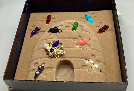 Joan Rivers Interchangeable Bee Brooch 10 Pieces Hive And Box and Instructions Crystal Set Bee Vintage Jewellery