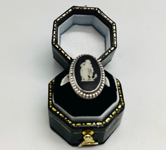 Wedgwood Ring Black Jasperware Hope and Anchor Sailor Nautical Charm Good Luck Oval Cameo Sterling Silver 925 1970s