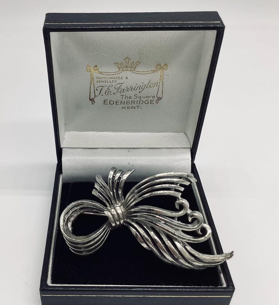Vintage Bow Brooch 1950’s Signed Usner Silver Tone
