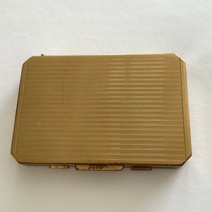 Vintage Stratton 1940’s Compact Gold Tone Engine Turned Brass Original Pouch
