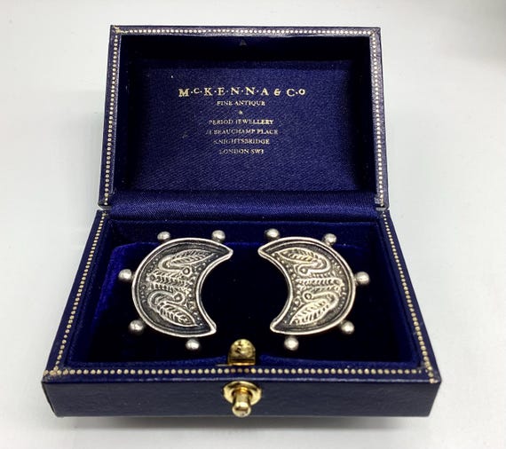 Rare Ethnic Solid Silver Earrings Clip On Crescent Shaped Decorative Birds