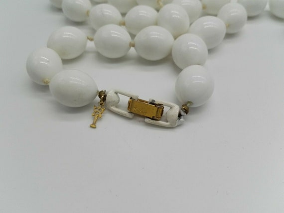 Trifari Oval Milk Glass Bead Necklace 1950's Vint… - image 4