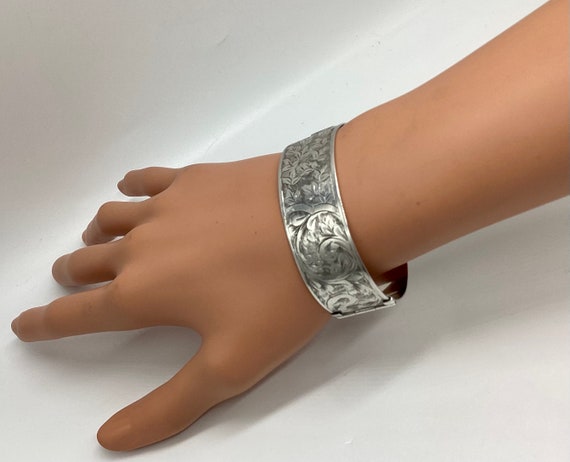Fully Hallmarked Solid Silver Bangle 1935 Hinged 1/2 Etched Weight 22.8 grams True Period Art Deco N C Reading