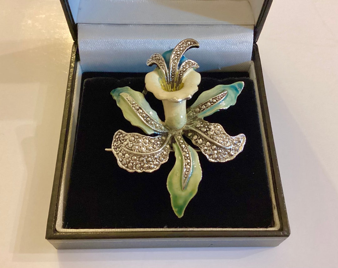 Broche Délicate Lavande Fleurs Strass Violets En Cristal CZ Accessoire Pour Robe Robe De Mariage, Métal, Zircon Cubique