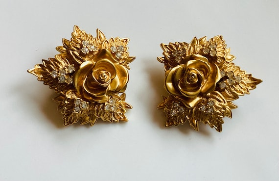 ELIZABETH TAYLOR For AVON Vintage Earrings 1990's Large Gold Passion Flower