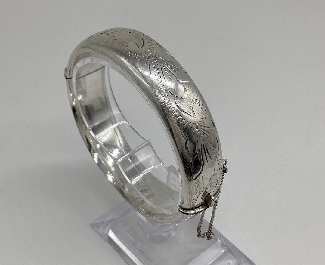 Bangle Hallmarked 1977 London Jubilee Silver Excalibur Hinged Foliate