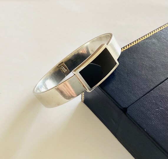 Solid Silver Hinged Bangle: Polished Onyx Inlay, … - image 8