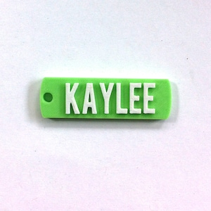 Kaylee personnalisé 3D imprimé rond coin nom (porte-clé), cadeaux de faveur, les enfants /Teen sac, les sac adulte, porte-clés personnalisé, Pic vert et blanc