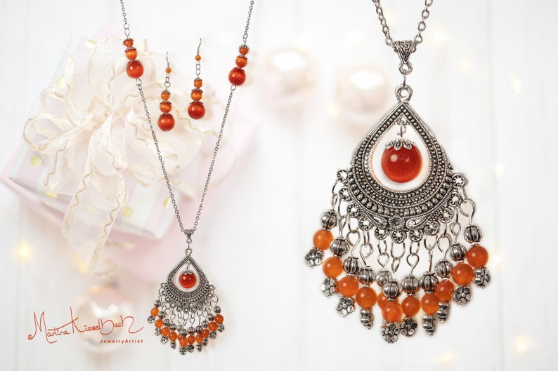 Long necklace with a large pendant and matching earrings made of orange cat/'s eye Necklace with earrings jewelry made of cat/'s eye