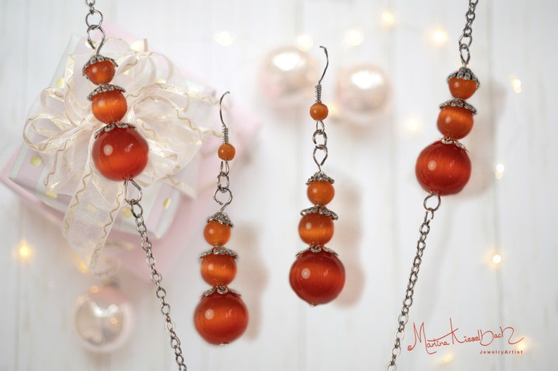 Long necklace with a large pendant and matching earrings made of orange cat/'s eye Necklace with earrings jewelry made of cat/'s eye