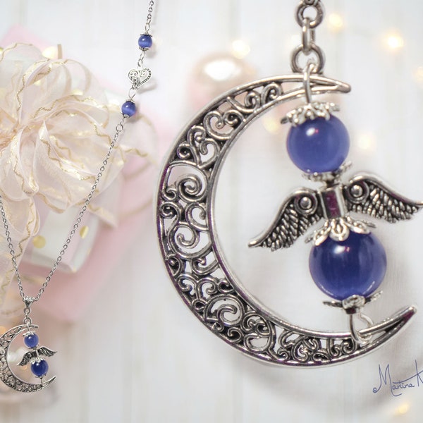 Collier d’ange. Un ange gardien fait de pierres de jade violettes suspendues dans une lune. Très beau cadeau pour toutes les occasions, surtout pour Noël.