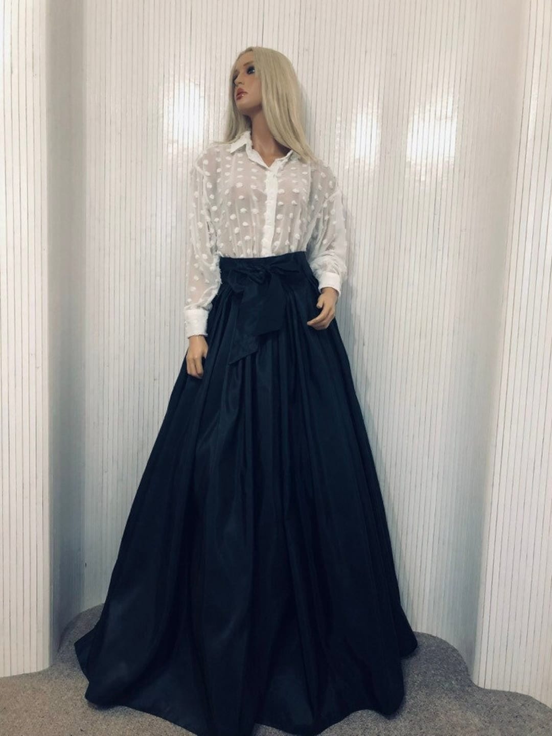 Long black hotsell taffeta skirt