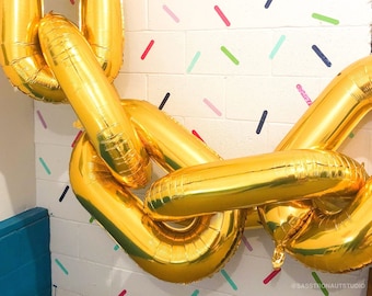 Large Gold Chain Balloons! Party Decor, 90's Party, 90s Party Supplies, Hip Hop, Rap, Garland, Link, Chains, Wedding Backdrop, Photo props