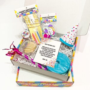 Birthday Box - urodziny w kwarantannie, impreza z zachowaniem dystansu społecznego, wirtualne świętowanie, 21. urodziny, 30. urodziny