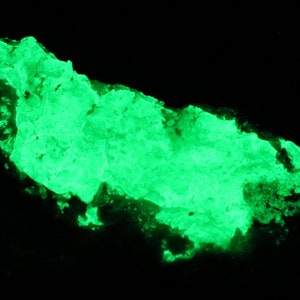 Hyalite Opal on matrix UV Fluorescent Chalk Mountain North Carolina NC COA 6390