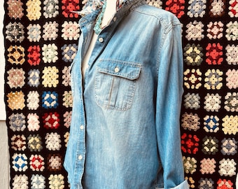 Upcycled Re-worked Faded Denim w/ Ditsy Cottage Floral Ruffle Collar Shirt L