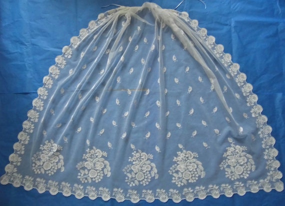 Outstanding Antique 19th Century White Wedding Vei