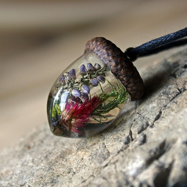 Acorn Necklace with Heather flowers, Real Flower Necklace, Acorn Pendant, Kiss necklace, Floral Resin , Acorn jewelry, Gift for nature lover