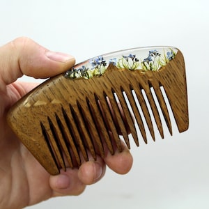 Forget Me Not Flower Hair Comb: Wood Resin Floral Accessory