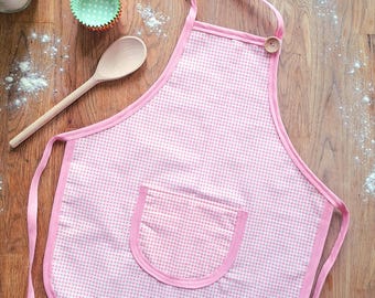 Delantal infantil de cuadros rosas / Regalo para pequeños reposteros / Bata para niños de 3 a 7 años