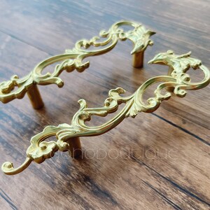 Tirador de latón macizo Phoenix para cajón de cómoda con diseño ornamental - BHK824