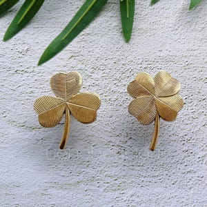 Gałka Clover z litego mosiądzu: uchwyt do szafki i szuflady - BHK971