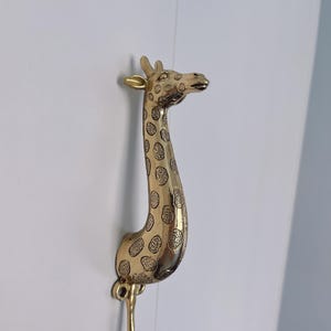 Gancho de pared de latón macizo con forma de jirafa: perchero, llave y toalla - QHK170