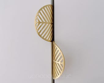 Solid Brass Leaf Knob: Cabinet & Drawer Pull