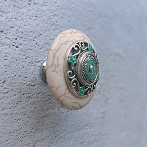 Gałka do szafki z motywem kwiatów etnicznych: Turkusowy uchwyt do komody - BHK526