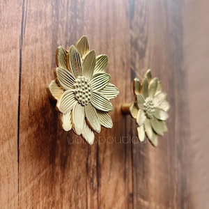 Fleur en laiton massif : poignée pour armoire, tiroir et commode -BHK561