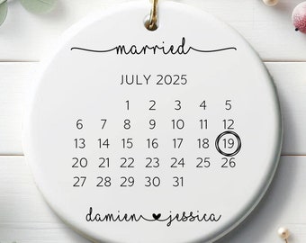 Wedding Date Calendar Ornament, Personalized Just Married Ornament, Christmas Ornament With Wedding Date, Keepsake Gift For Bride & Groom