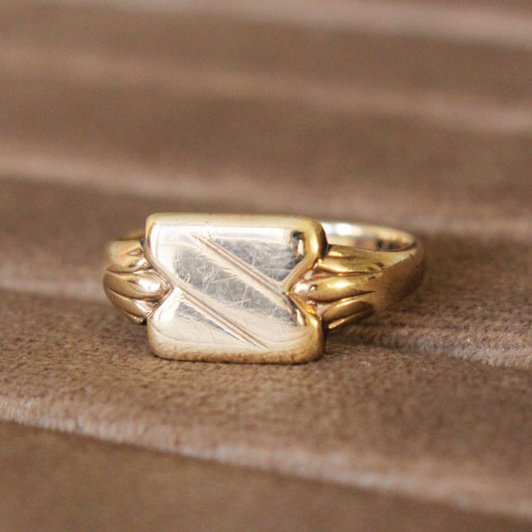 Victorian Square Signet Ring 9ct Yellow Gold