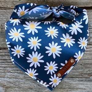 Bandana Dog, Daisies Blue, Dog Bandana, Traditional Tie, Personalized Leather Name Tag Bandanna, Scarf, Pet Accessories, Dog Bandana