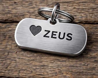 Placa de identificación para mascotas con forma de corazón rectangular minimalista: placa personalizada para perro o gato para San Valentín. Placa de collar plateada grabada con icono de corazón.