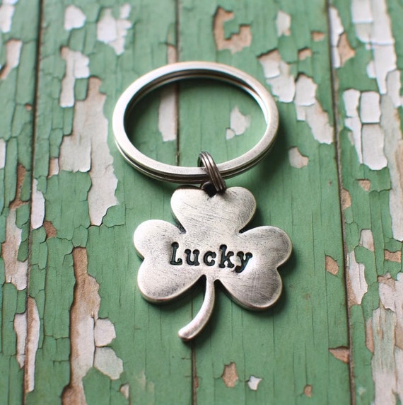Personalized Shamrock Pet ID Tag - Custom Dog Name Tag, Lucky Key Charm, Engraved ID for Pets, Outdoor Adventure Gift, Pet Gift Ideas