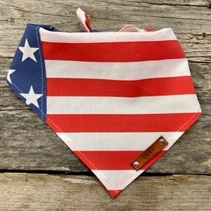 Bandanahond, Amerikaanse vlag VS, hondenbandana, traditionele stropdas, gepersonaliseerde leren naamplaatje bandana, sjaal, huisdieraccessoires, hondenbandana