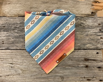 Bandana pour chien, aztèque sunburst rouge jaune orange, cravate traditionnelle, bandana personnalisé en cuir pour porte-nom, écharpe, accessoires pour animaux de compagnie, bandana pour chien