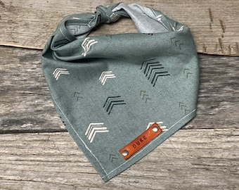 Dog Bandana, Green Texture Chevron Dog Bandana, Traditional Tie, Personalized Leather Name Tag Bandanna, Scarf, Pet Accessories, Dog Bandana