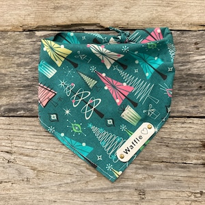 Pañuelo para perro, árboles de Navidad vintage, etiqueta de nombre personalizada de cuero blanco, pañuelo unisex para perro, ropa para perros, bufanda, juguetes para perros