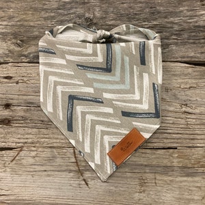 Hondenbandana, gevaar drijfhout avontuur chevron, bandana gepersonaliseerde leren label stropdas op hond hondenbandana Boho hondenbandana Unisex hondenbandana