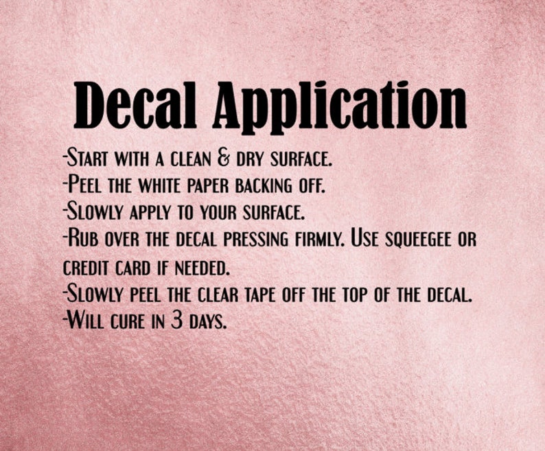 Peut inclure: Instructions d'application des d&eacute;calcomanies&nbsp;: Commencez par une surface propre et s&egrave;che. D&eacute;collez le papier de support blanc. Appliquez lentement sur votre surface. Frottez sur le d&eacute;calque en appuyant fermement. Utilisez une raclette ou une carte de cr&eacute;dit si n&eacute;cessaire. D&eacute;collez lentement le ruban adh&eacute;sif transparent du dessus du d&eacute;calque. Durcira en 3&nbsp;jours.