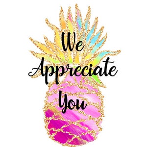 Peut inclure: Un ananas color&eacute; avec des accents de paillettes dor&eacute;es et le texte "We Appreciate You".
