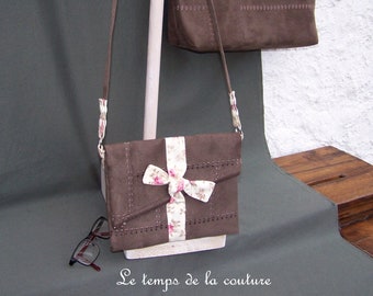 Sac à main pochette - Marron chocolat, écru et rose - simili - Fait main.